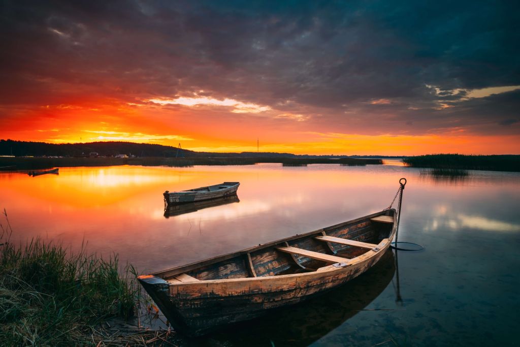 Boten met zonsondergang