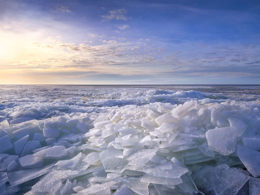 Kruiend iJs aan het Ijsselmeer