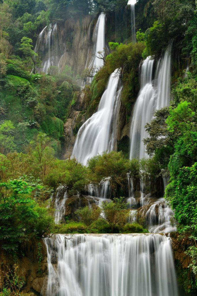 Een grote waterval