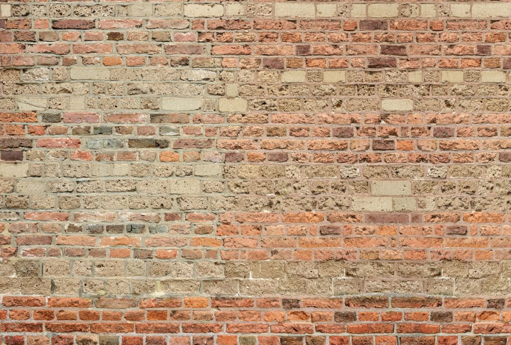 Muur met verschillende bakstenen