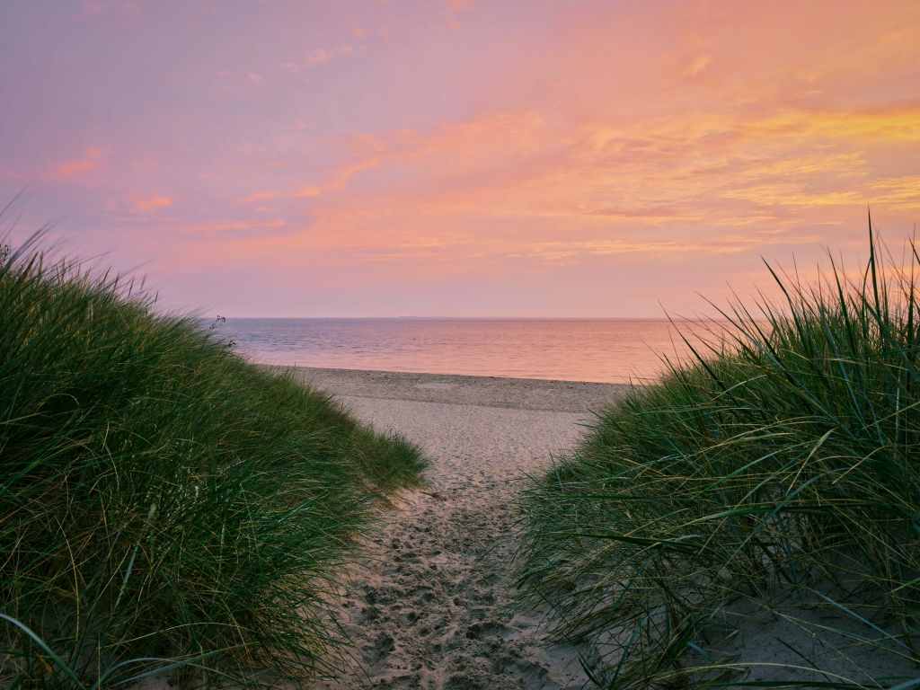 Duin doorgang met zonsopkomst